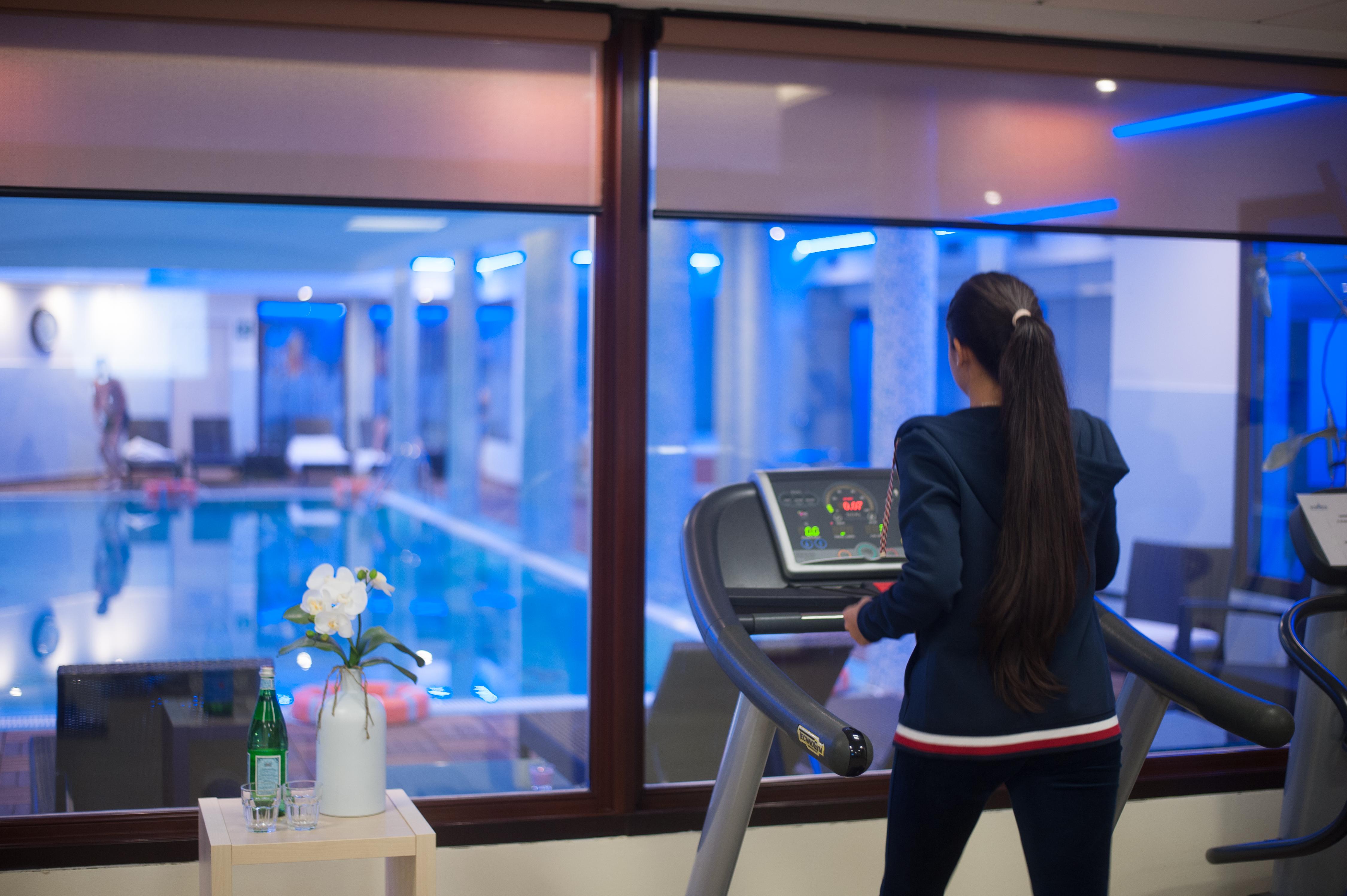 As Hotel Камбиаго Екстериор снимка