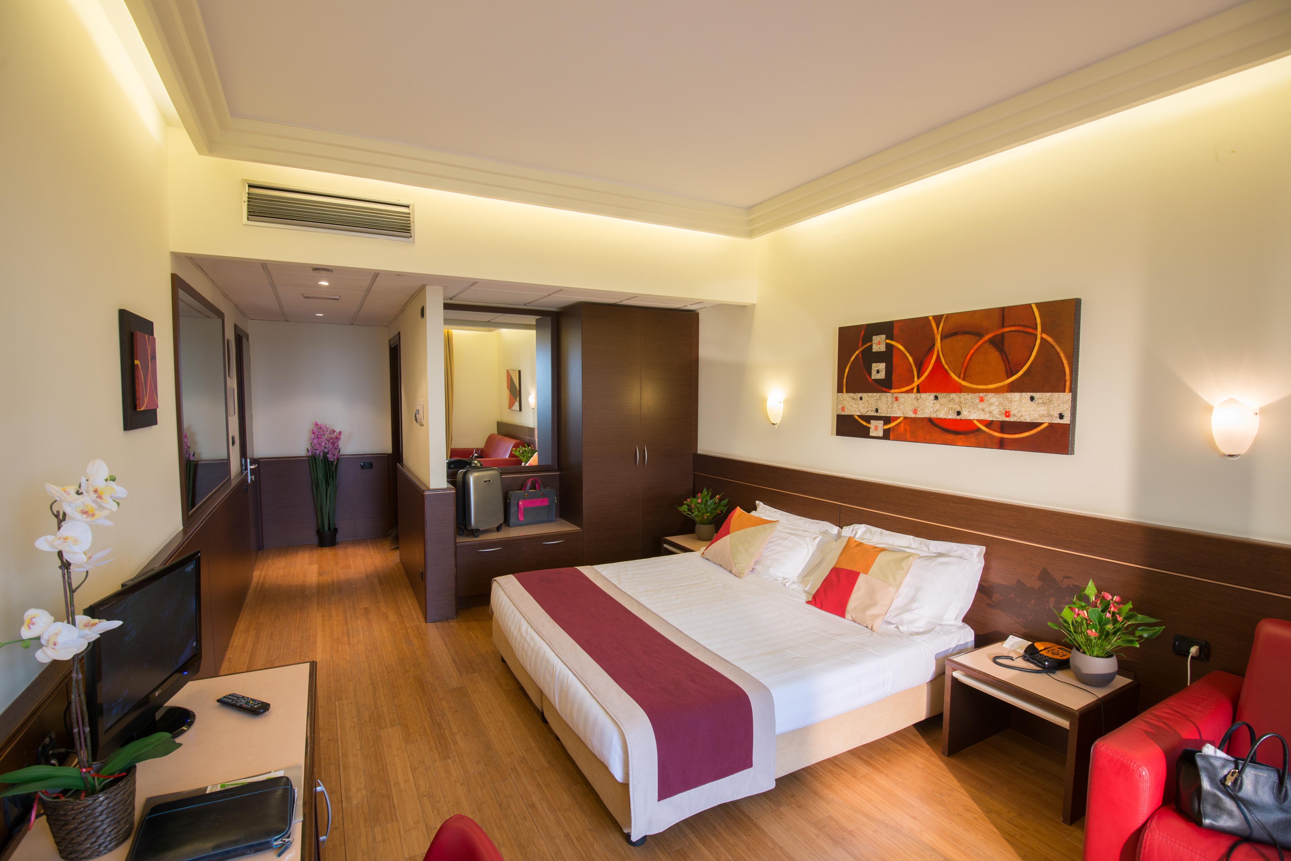 As Hotel Камбиаго Екстериор снимка