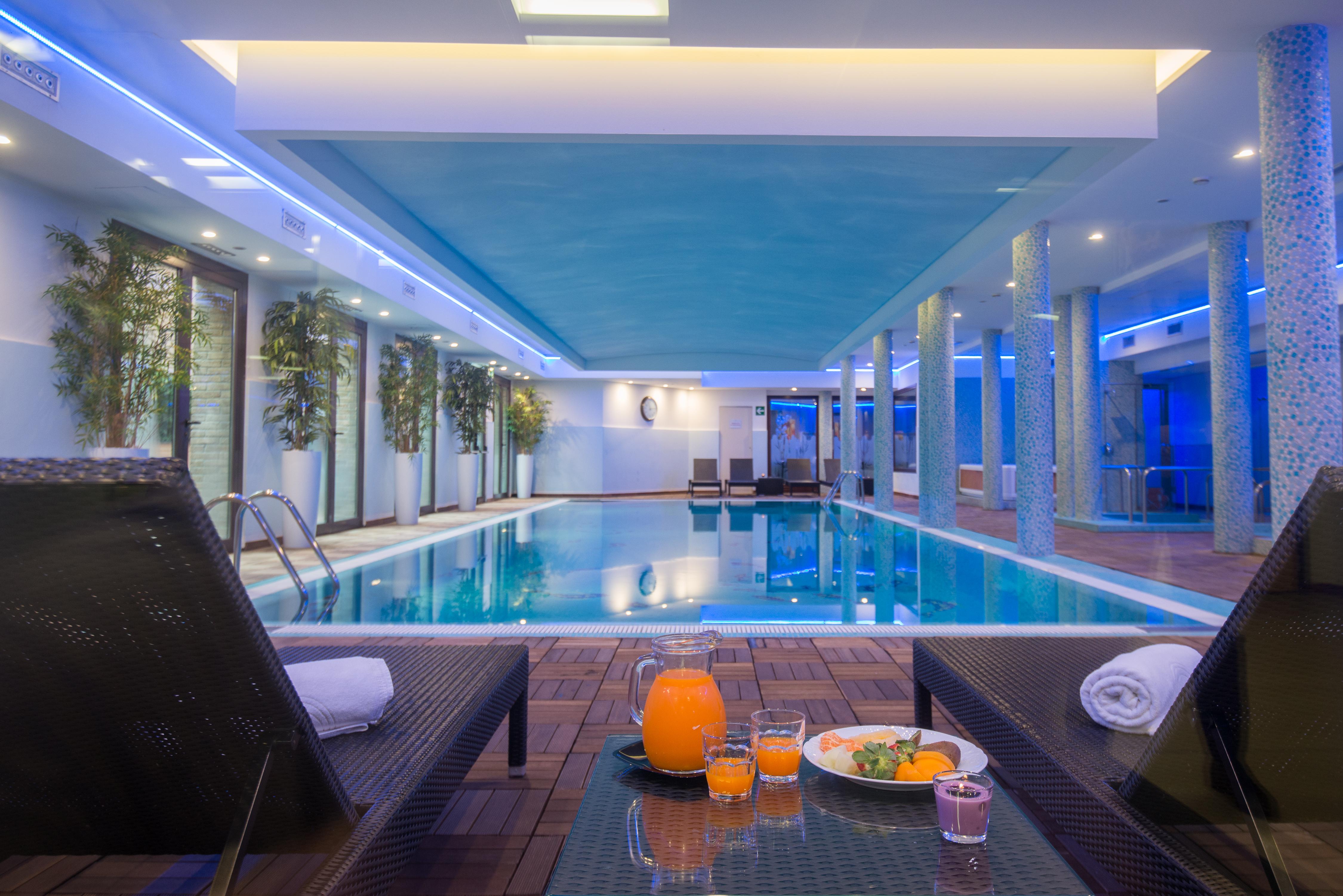 As Hotel Камбиаго Екстериор снимка