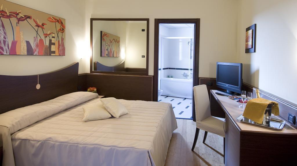 As Hotel Камбиаго Стая снимка